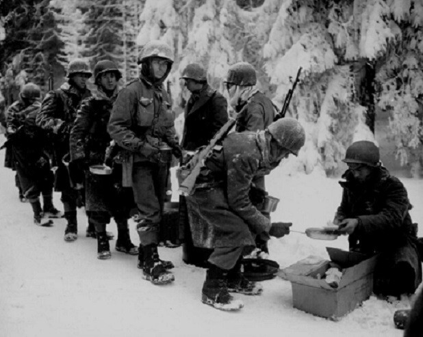 US Infantrymen in line for rations Battle of the Bulge 8×10 WWII WW2 Photo 916a