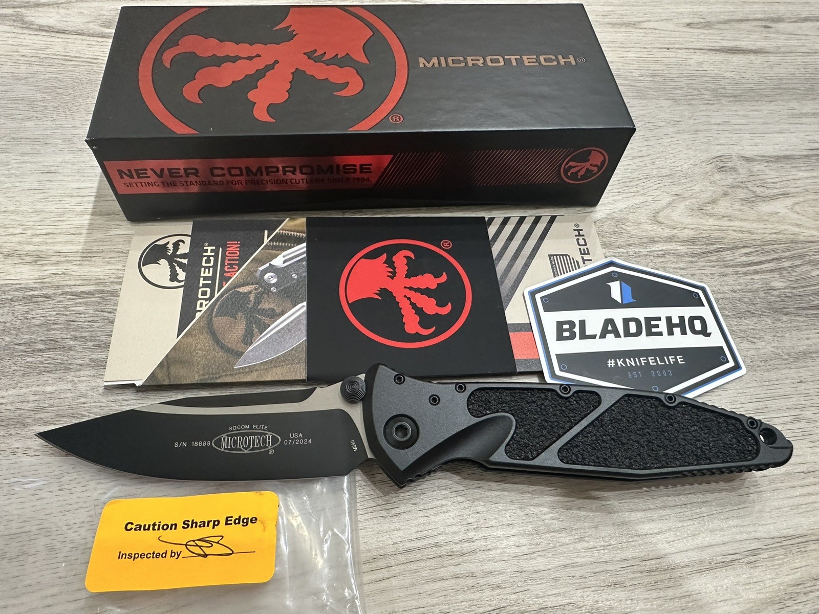 Microtech Socom Elite S/E Tactical Standard Manual 160-1T Two Tone M390 Blade