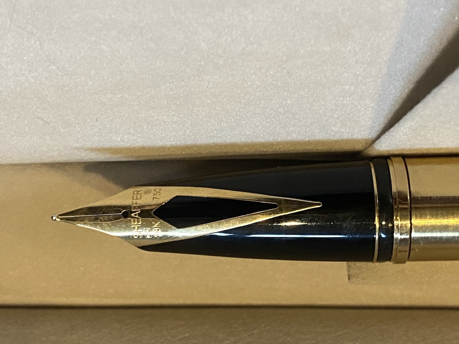 Sheaffer Legacy 2 #860 Brushed Gold Fountain Pen 18K Gold MEDIUM Nib New in Box!