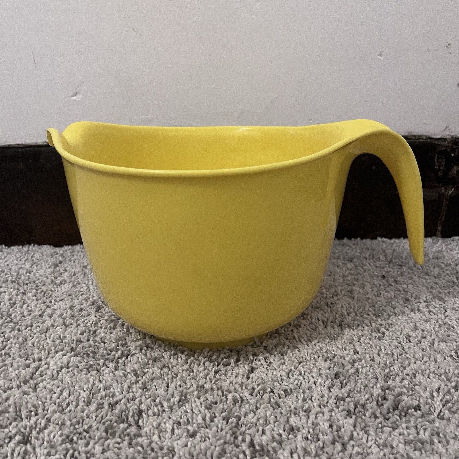 Vintage Rubbermaid 12 Cup/3 Quart Yellow Measuring Cup Batter Mixing Bowl #2663