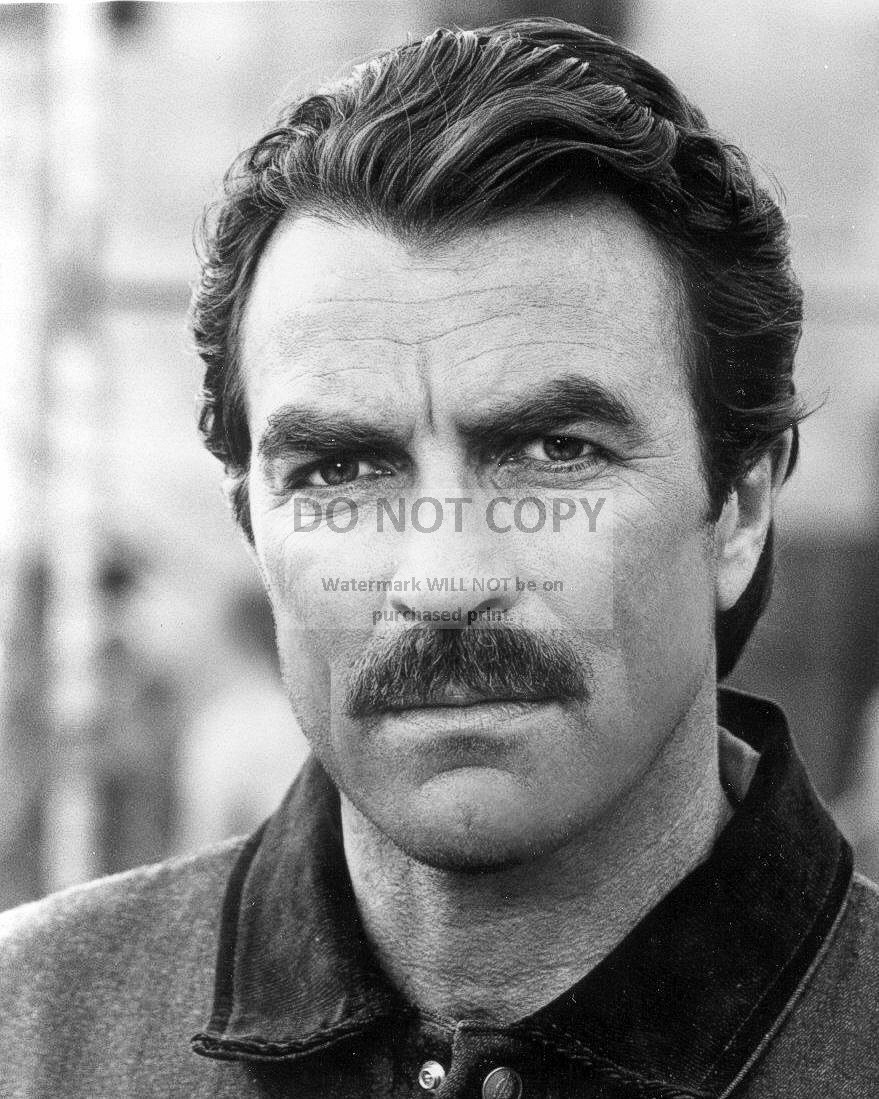 ACTOR TOM SELLECK – 8X10 PUBLICITY PHOTO (AB-826)