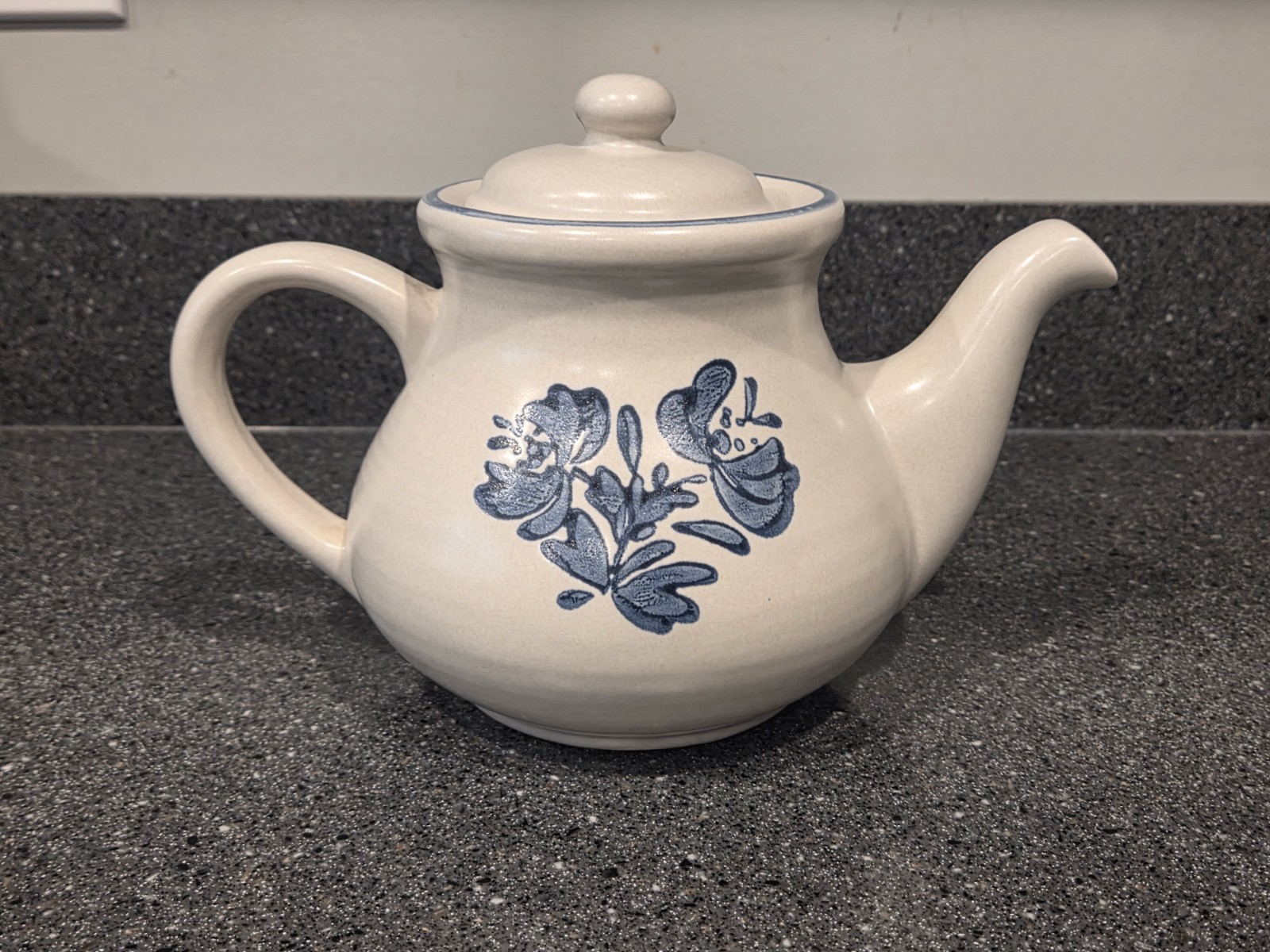 Pfaltzgraff Yorktowne Blue Stoneware Teapot Tea Coffee Pot 550Y w /Lid