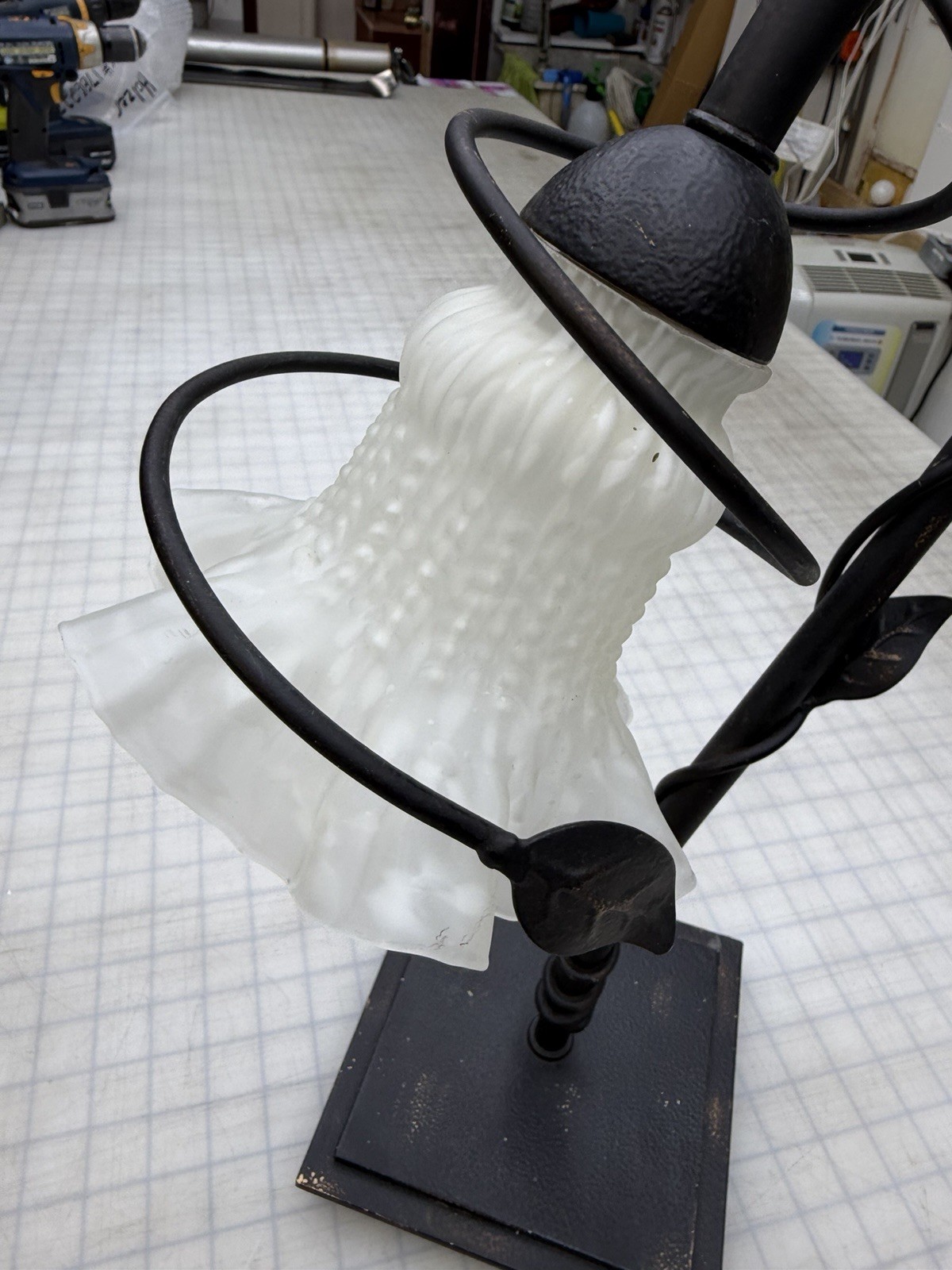 Vintage Tiffany Style Lily Pad Table Lamp w/White Frosted Glass Tulip Shade 21”