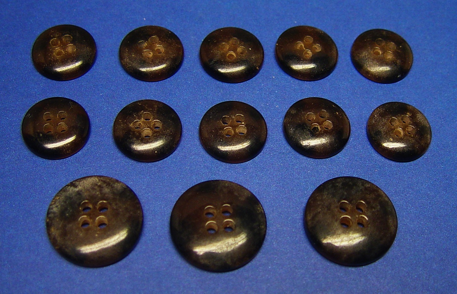 JOSEPH ABBOUD REPLACEMENT BUTTONS 13 BROWN HORN EFFECT BUTTONS USED GOOD COND.