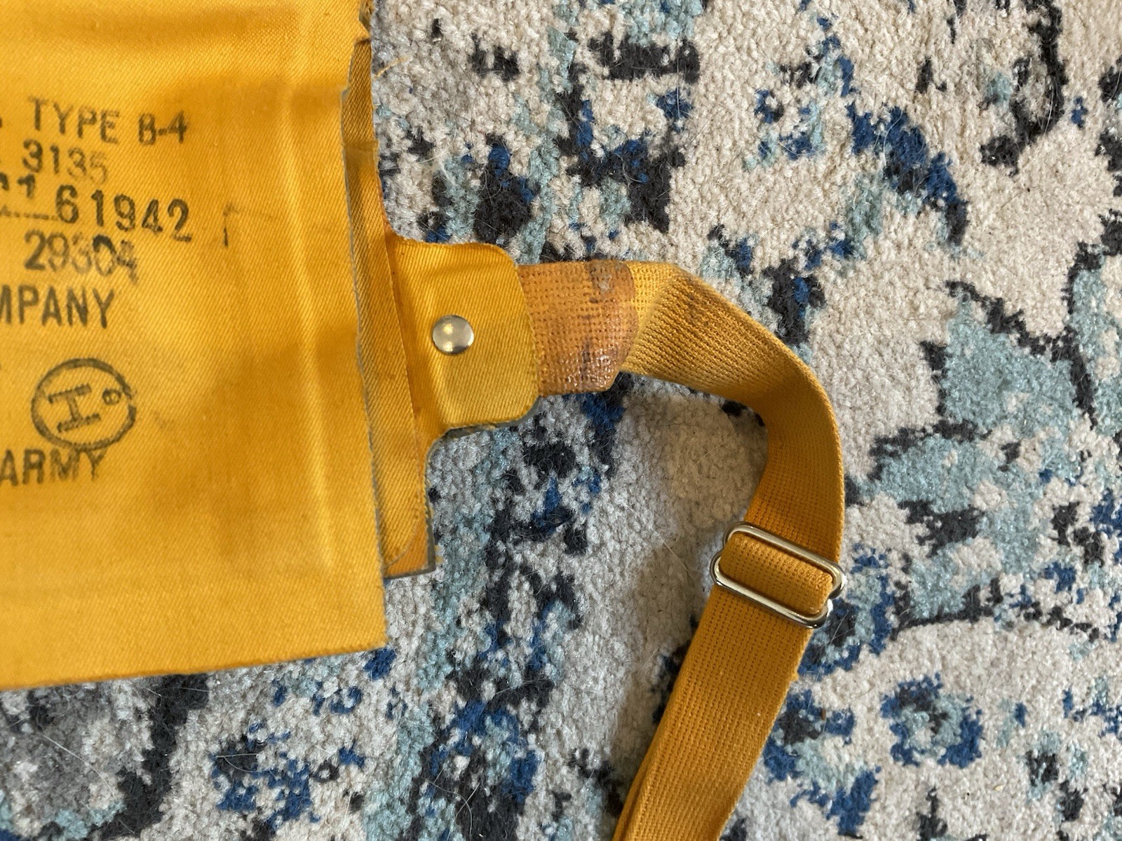 ORIGINAL WWII USAAF UNISSUED B-4 MAE WEST AVIATOR LIFE PRESERVER 1942 DATED
