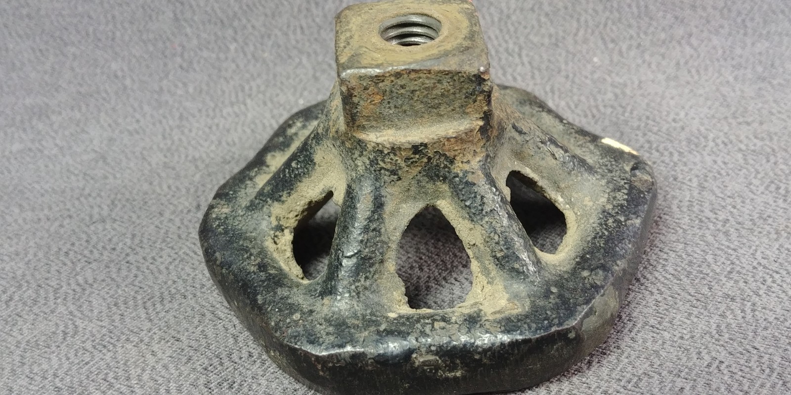 Big Heavy Unknown Cast Iron Valve Handle Steam Gas Pipe Tractor Vintage 9oz 2¾”