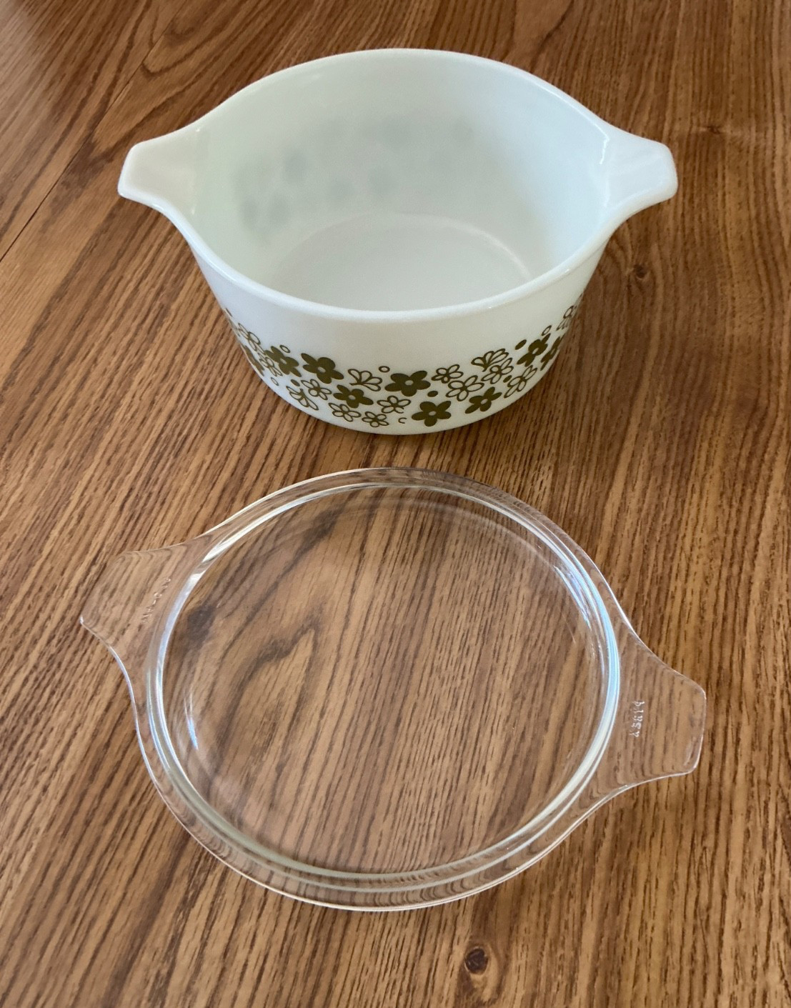 Pyrex Spring Blossom Round 474B and Verde Olive Oval 043 with Lids
