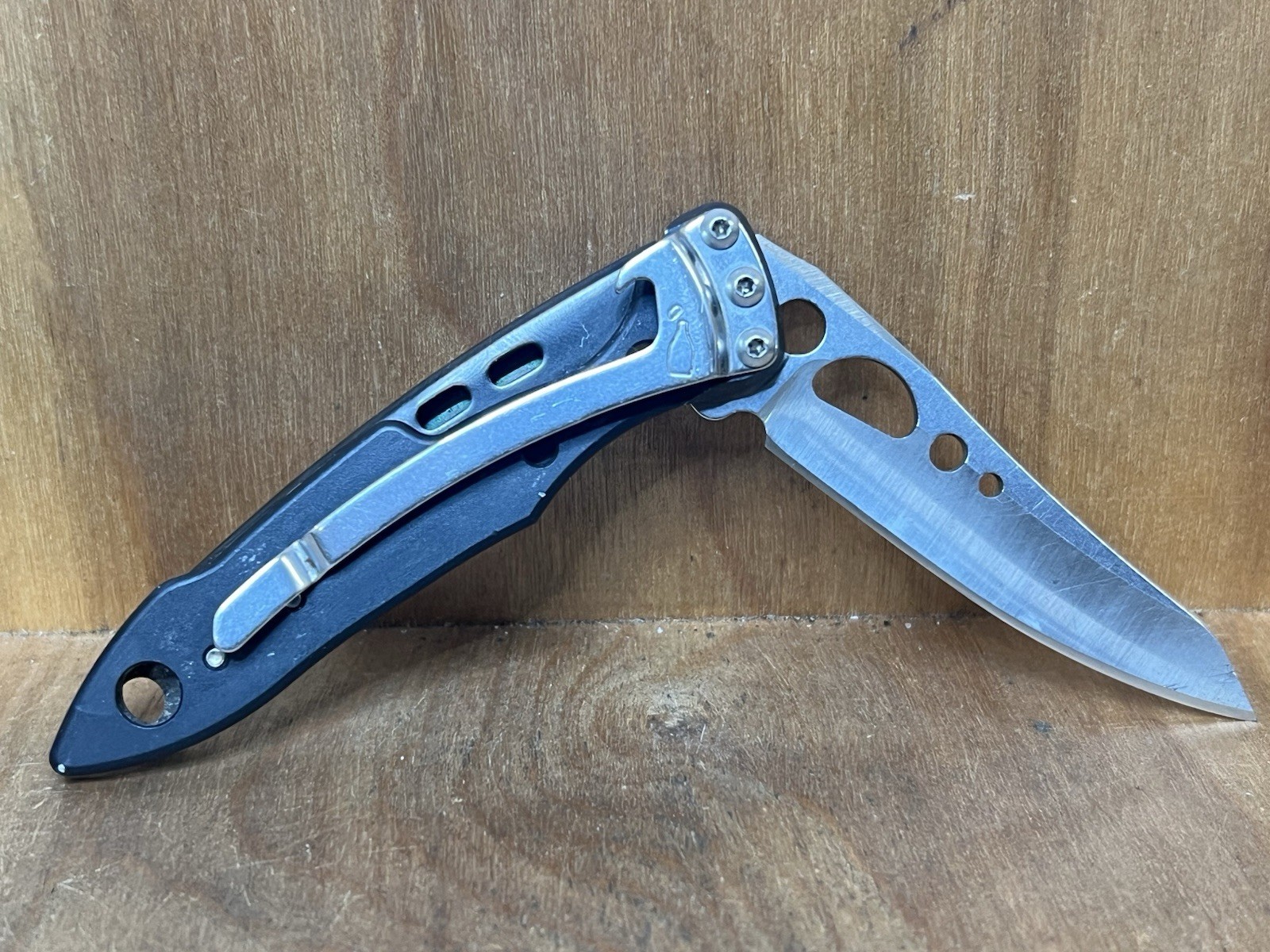 Leatherman Skeletool KB Onyx 420HC Plain Blade w/Bottle Opener USA Excellent!