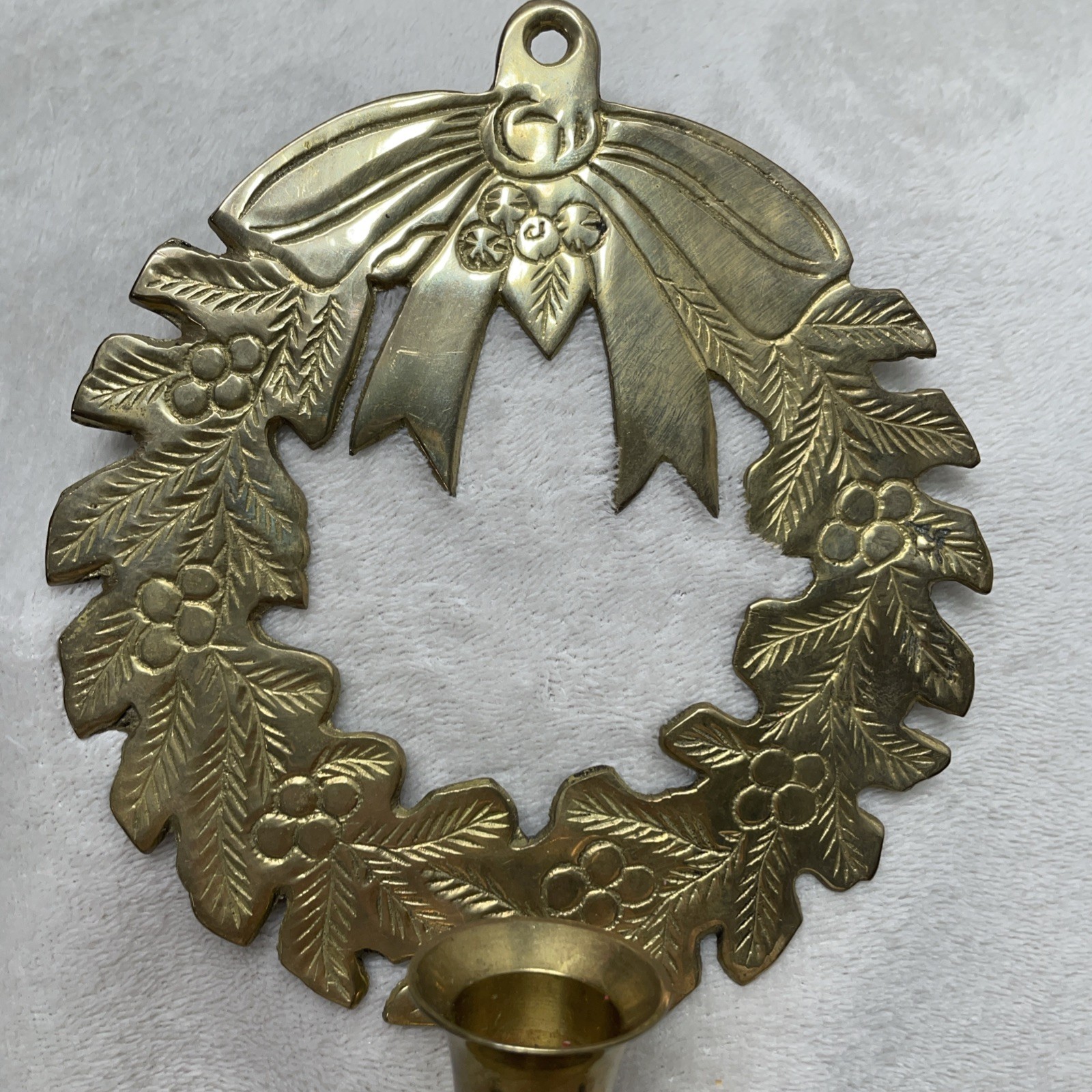 Vtg Solid Brass Hosley Christmas Wreath Candle Holder India Hanging Wall Sconce