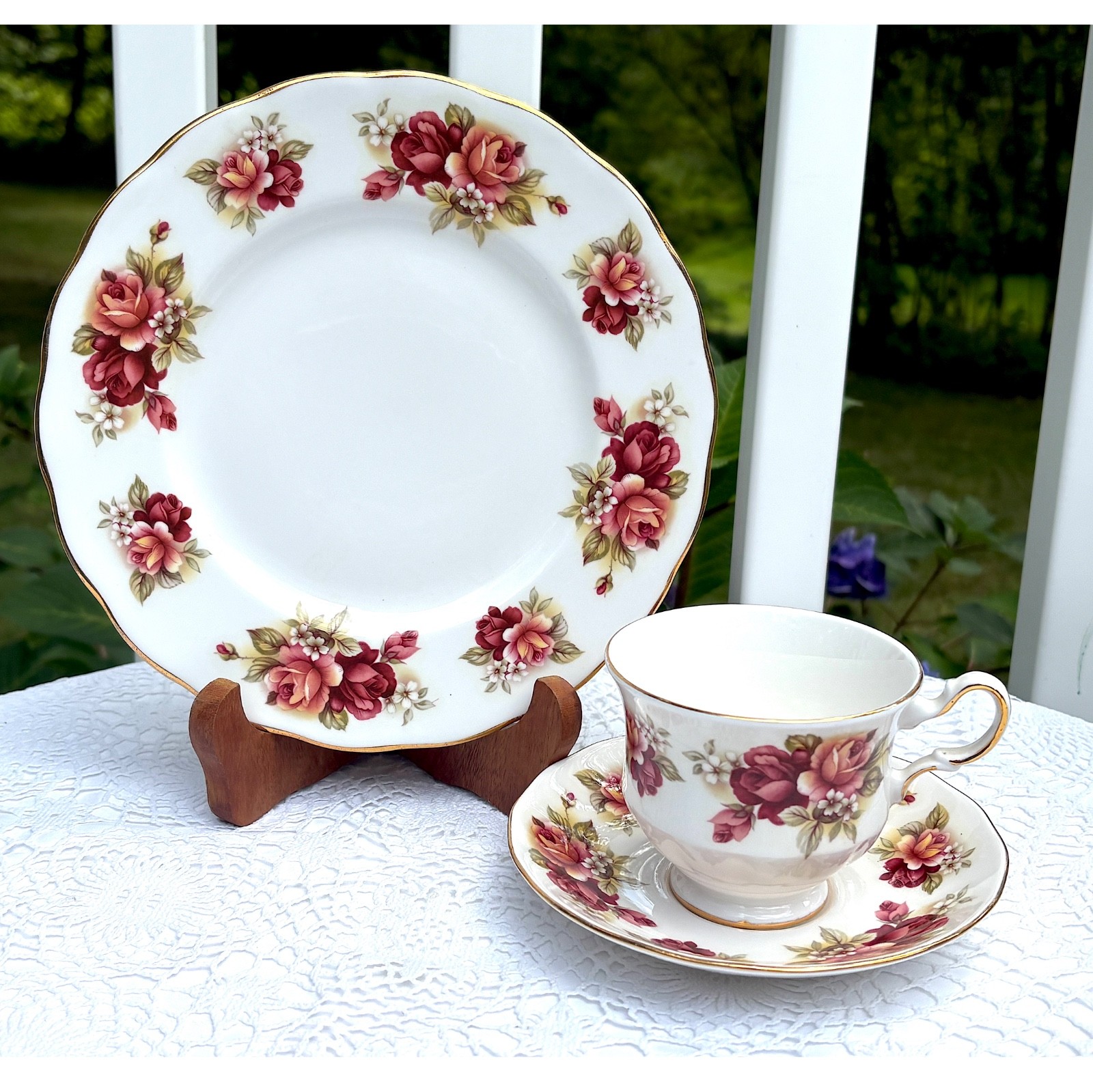 Queen Anne England Red And Pink Roses Teacup Saucer & Luncheon Plate 8541