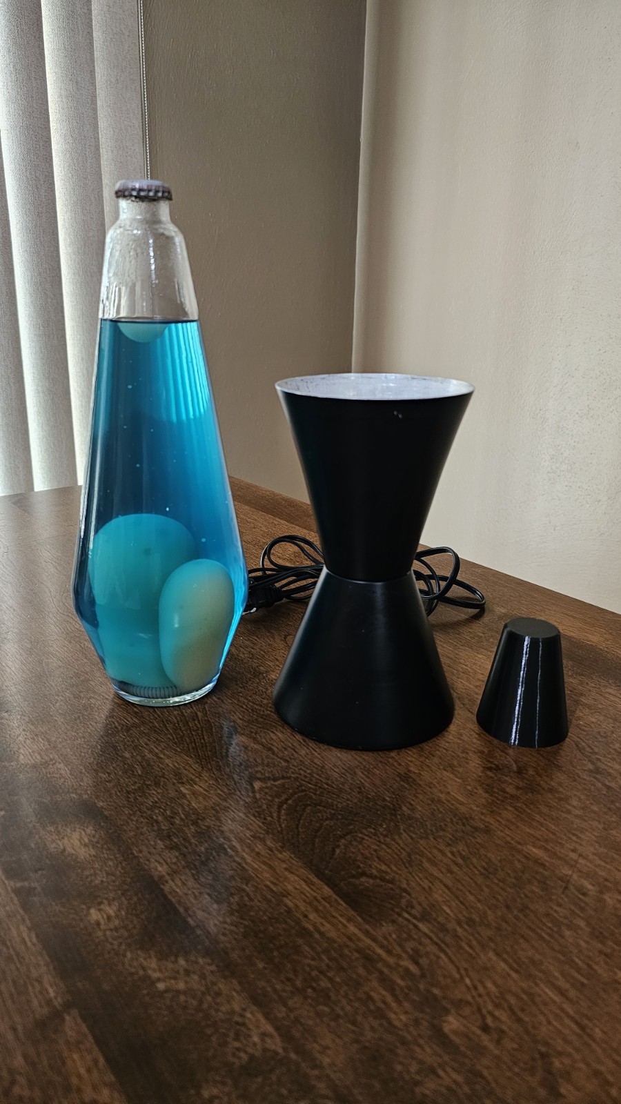Vtg 1990’s Lava Lite Midnight Series #03 Blue/Turquoise Liquid -White Wax