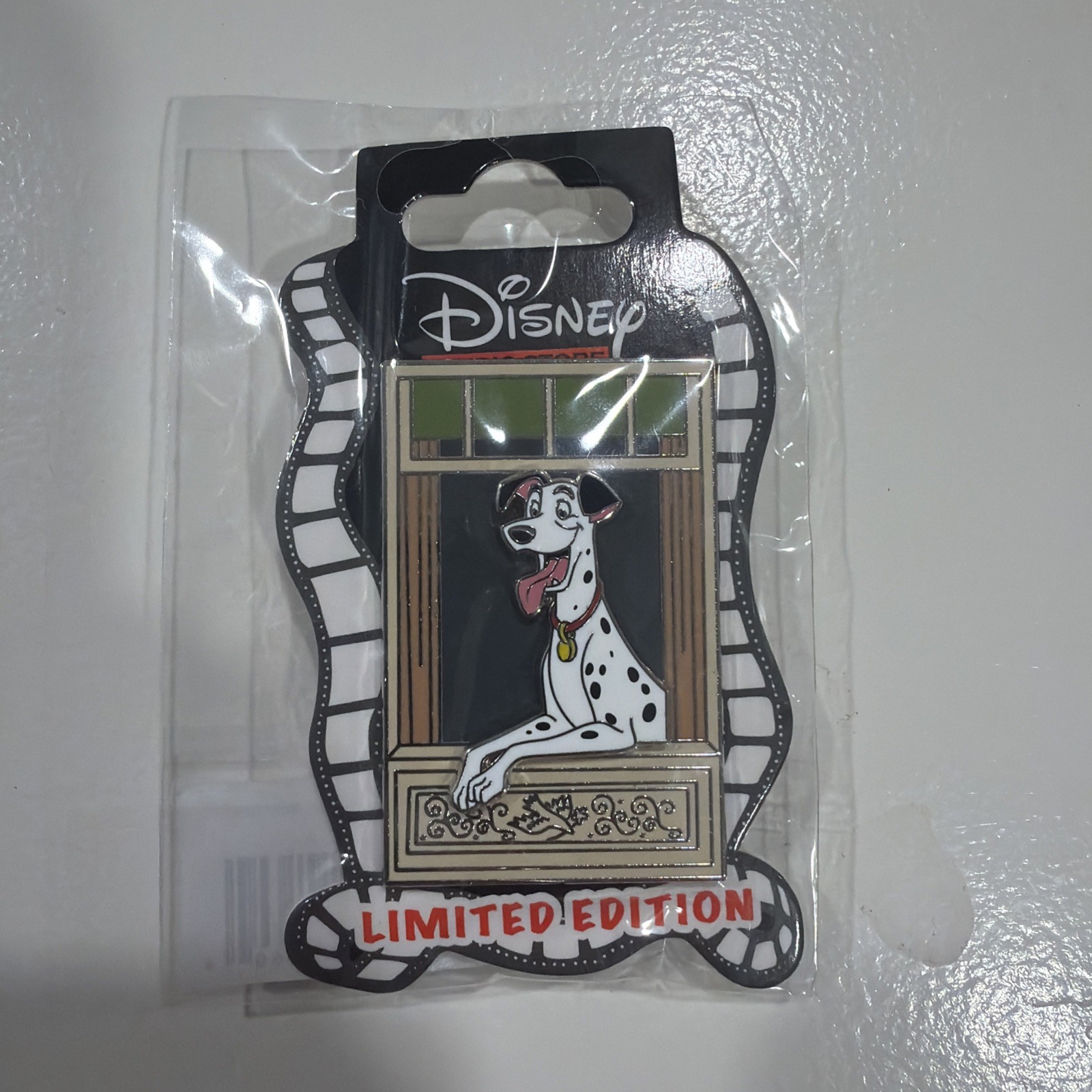 Disney DSSH Dogs in Windows Pongo 101 Dalmatians LE 400 Pin