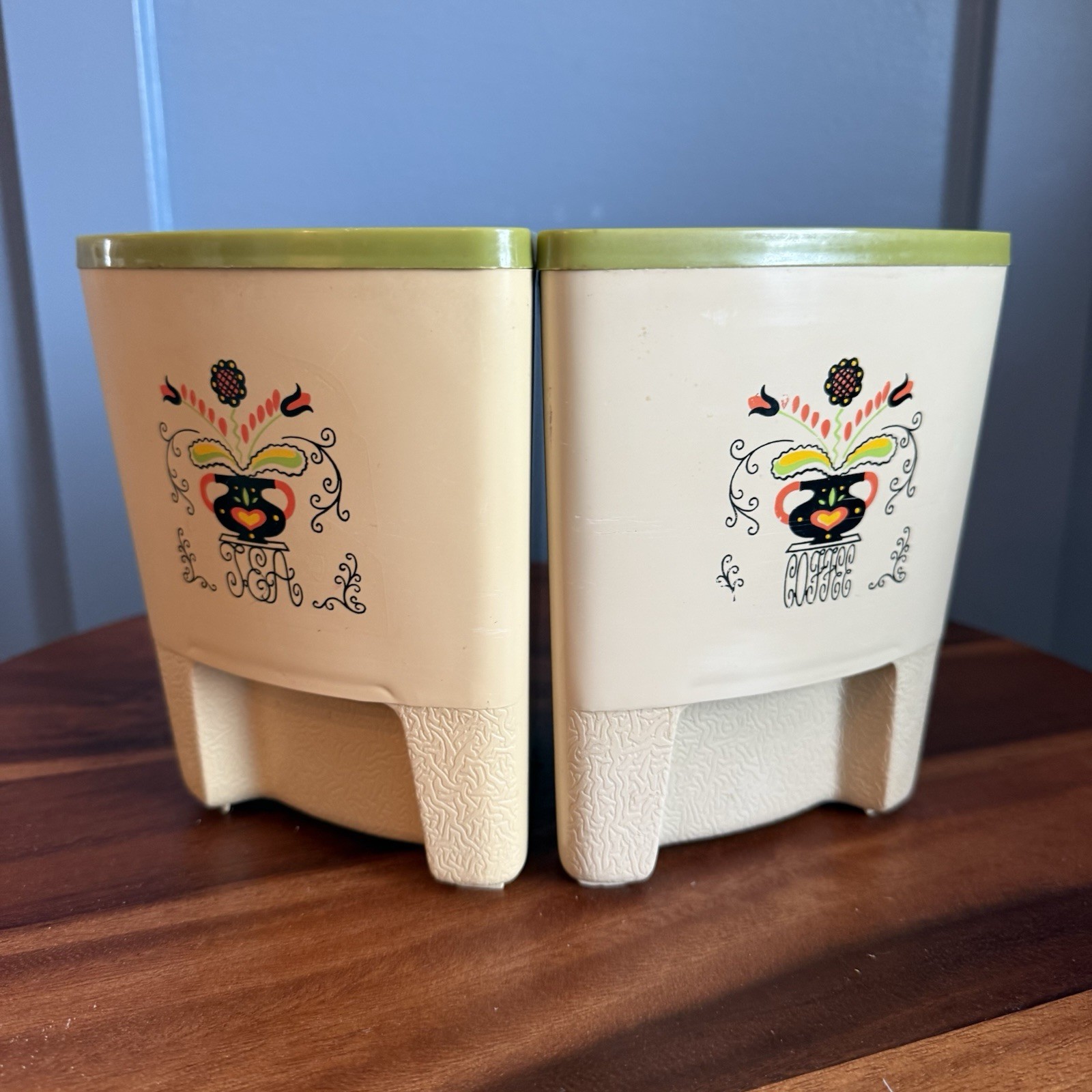 VTG Sterilite 1591 Kitchen Canister Set Tea Coffee Wedge Dutch Green 2 Pcs Folk