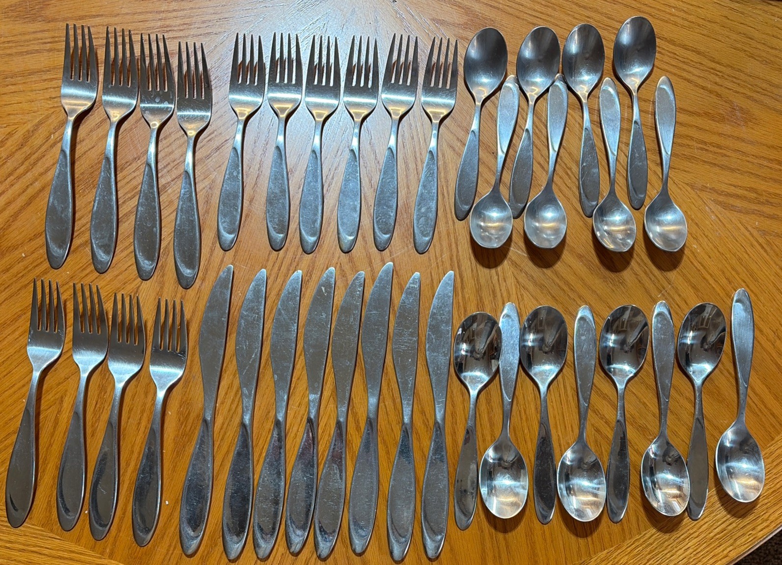 38 Pieces Oneida Stainless China 18/0 8-Dinner 6 Salad Forks 8 Knives 16 Spoons