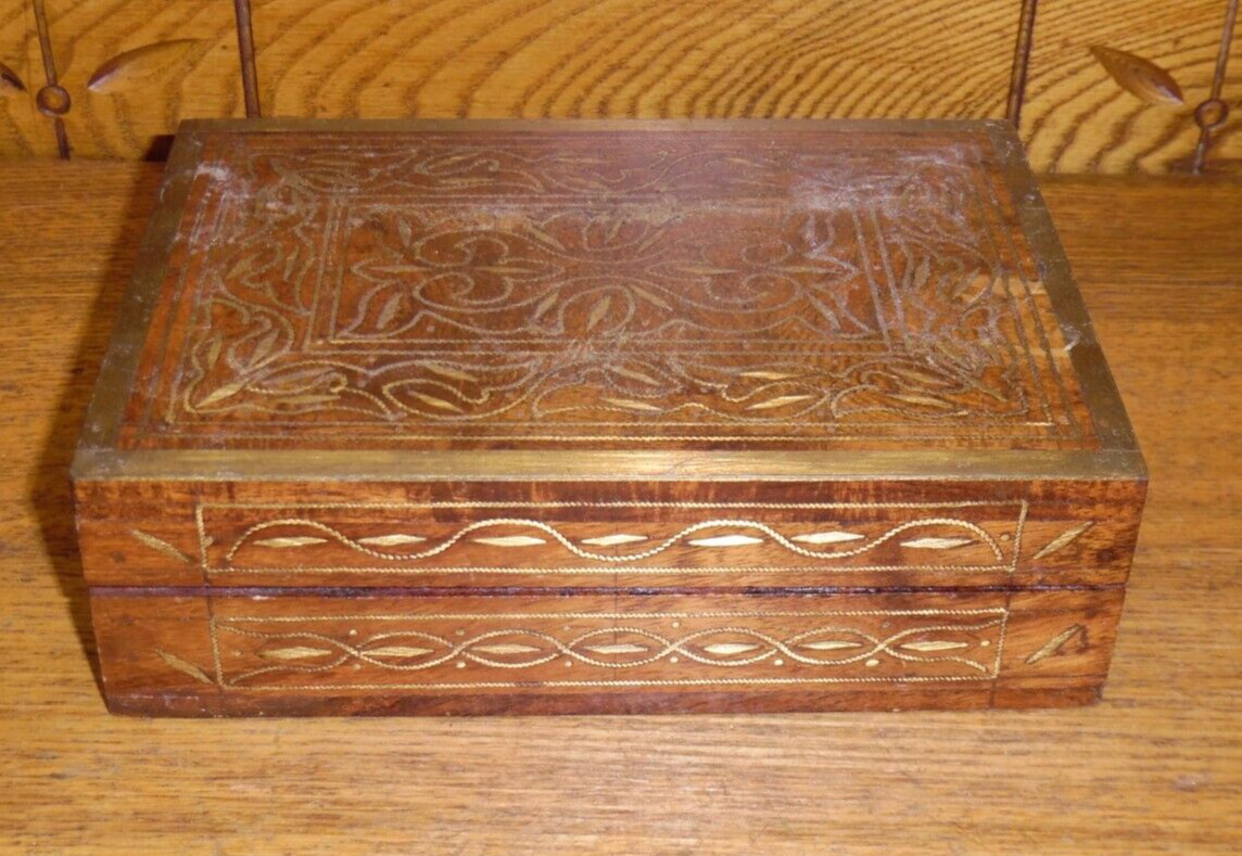 Wood & Brass Dresser / Jewelry Box – Made In India – 7 1/8″ x 5 1/8″ x 2 1/8″