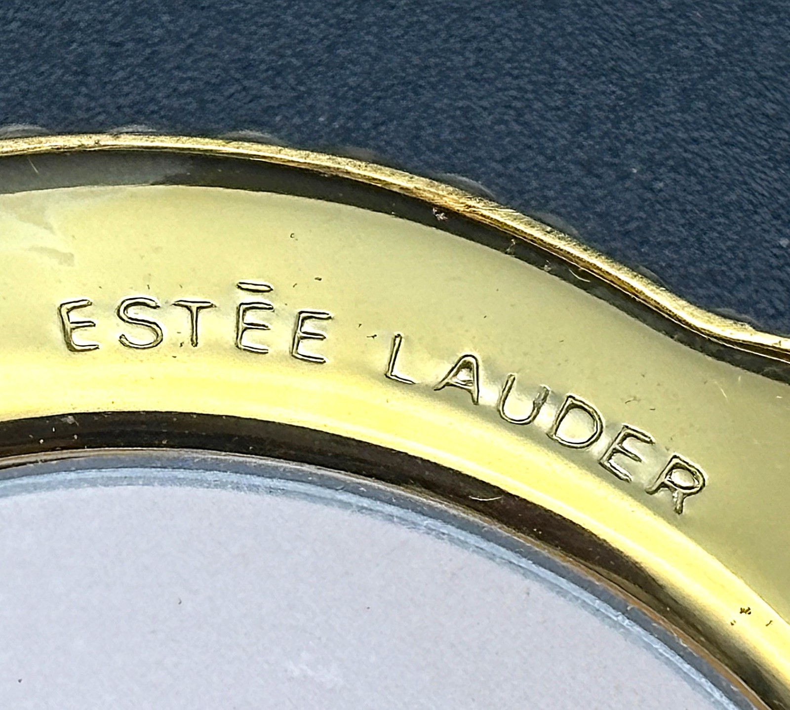 Estée Lauder “China Blue Love Knot” 2001 Vintage Lucidity Compact Box/Full