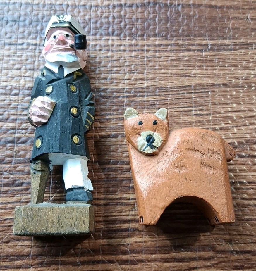 Vtg Hand Carved Wooden Painted Captain Sailor w/ Peg Leg & Cigar 4″ & Brown Cat