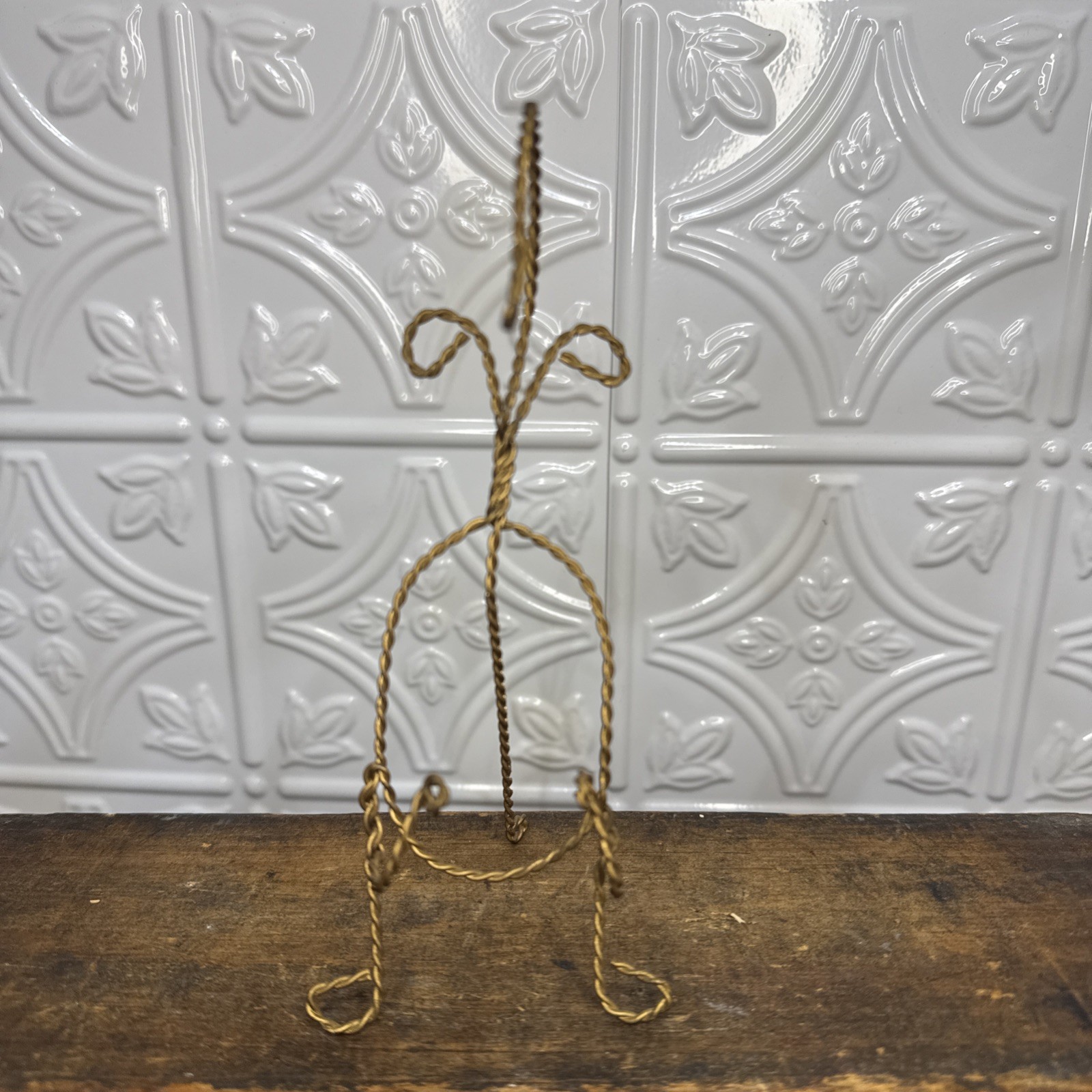 Vintage Twisted Metal Wire Demitasse Cup Easel Holder 6.5” Tall Loop feet