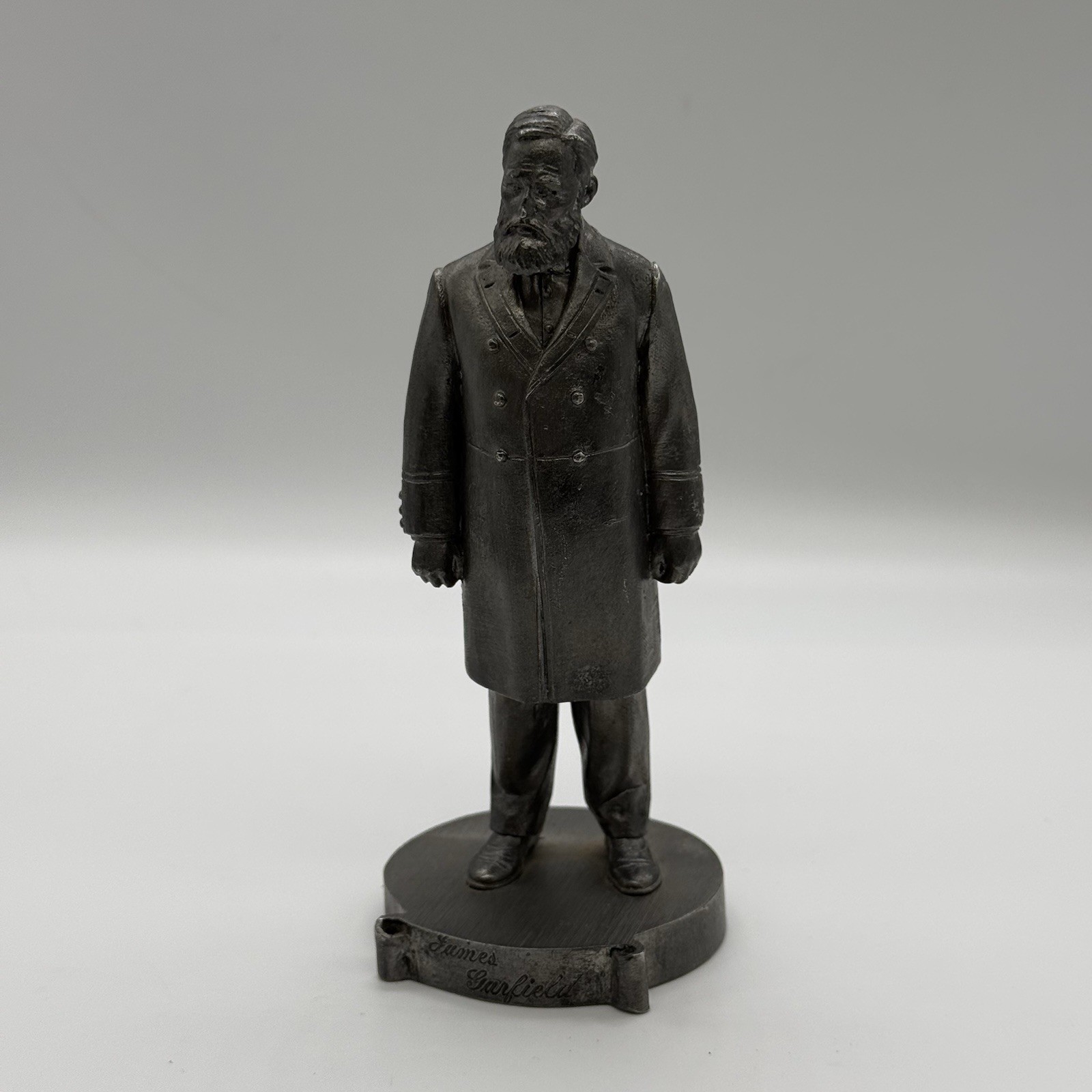 1976 Walt Disney World Calhoun’s Hall Presidents James Garfield Pewter 5″ RARE