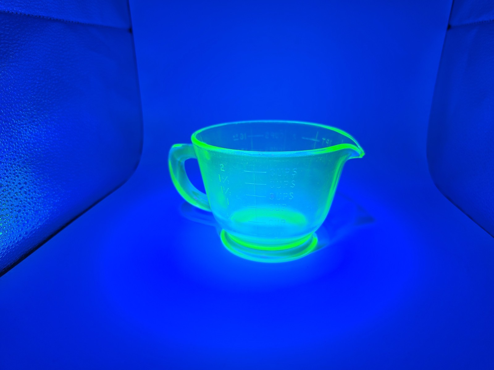 1 Pint 2 Cup Depression Vaseline Uranium Glass Footed Measuring Cup 1930’s READ*