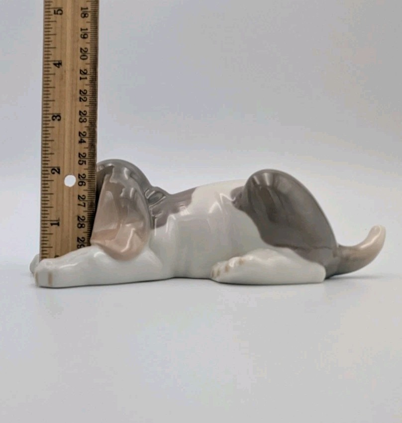 Lladro Sleepy Puppy 1072 Beagle Figurine Spain Porcelain 7in Glossy