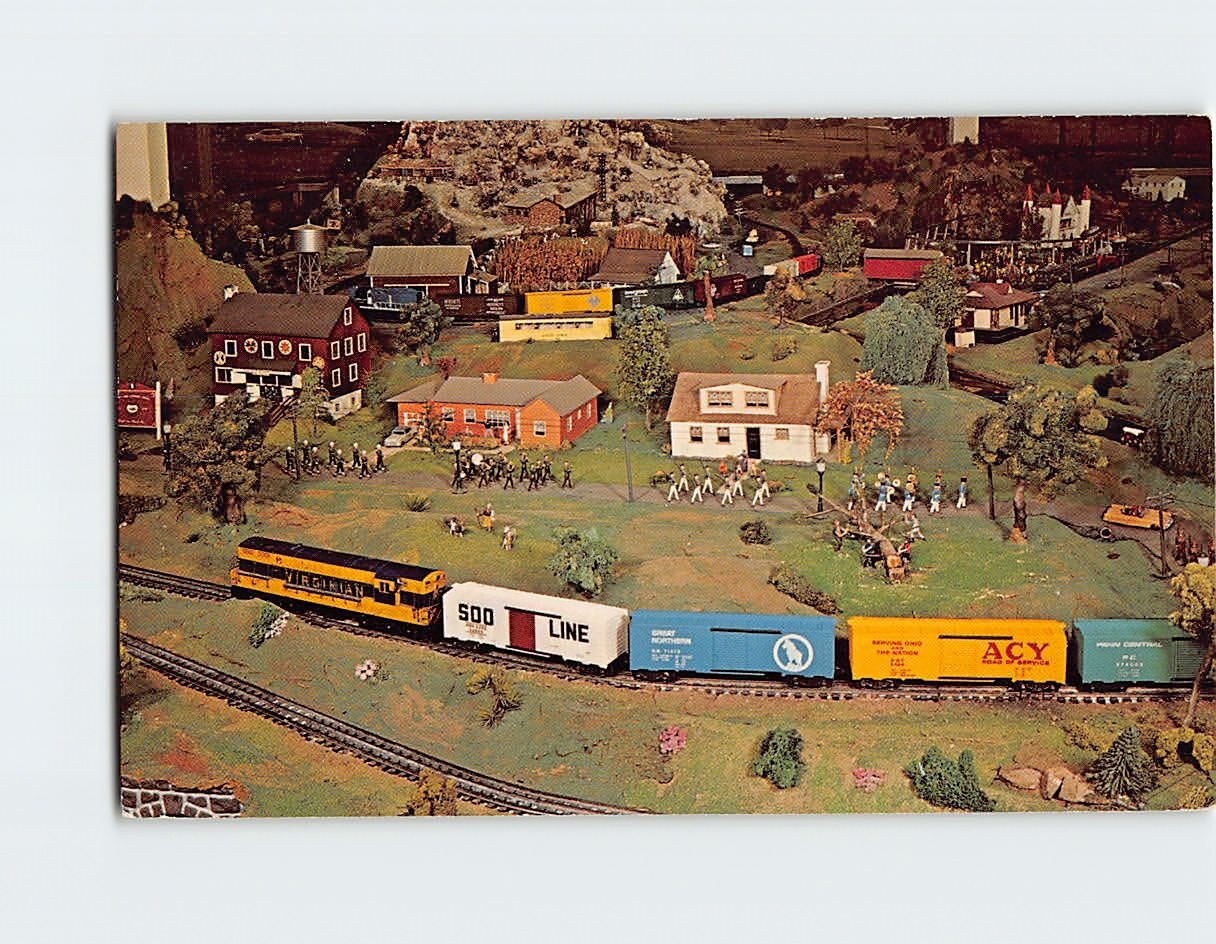 Postcard Choo Choo Barn Stratsburg Pennsylvania USA