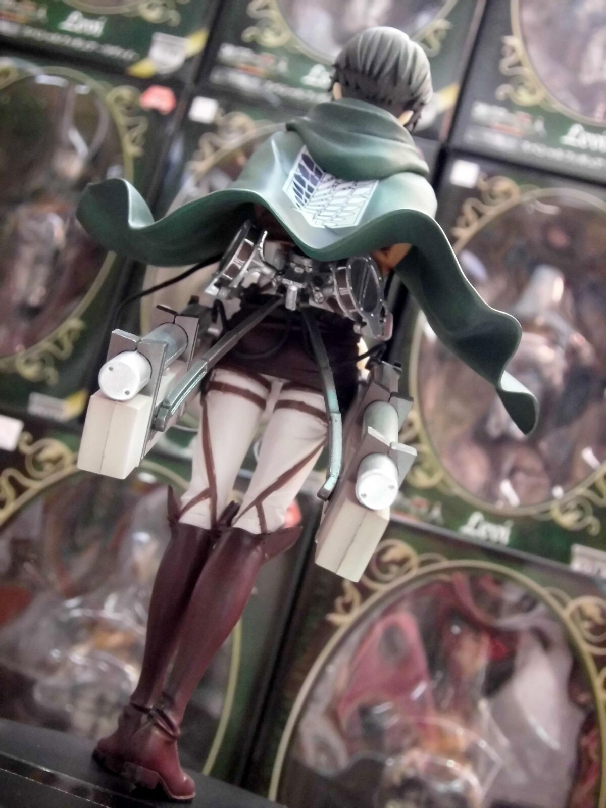 FuRyu Shingeki no Kyojin Attack on Titan 3D Maneuver Gear Special Figure Levi
