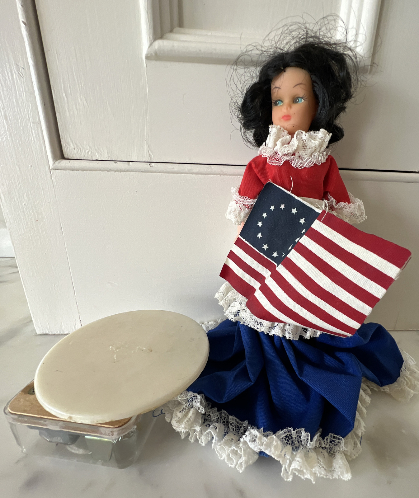 Vintage Betsy Ross rotating 9″ US flag Yankee Doodle Dandy music box doll