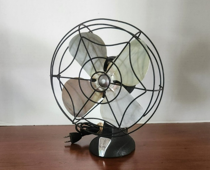 Vintage ESKIMO Electric Fan Model 1100R Bersted Mfg 4 Blade WORKS