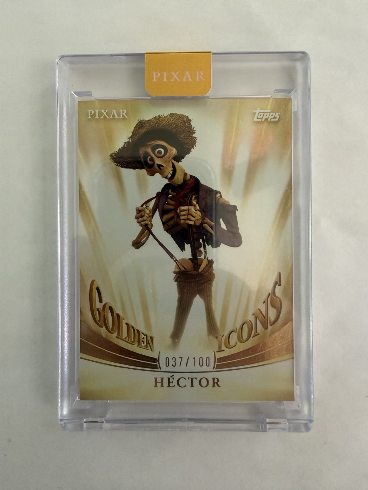 Topps Pixar Gold Hector Golden Icons Encased /100 GI-70 Coco Disney