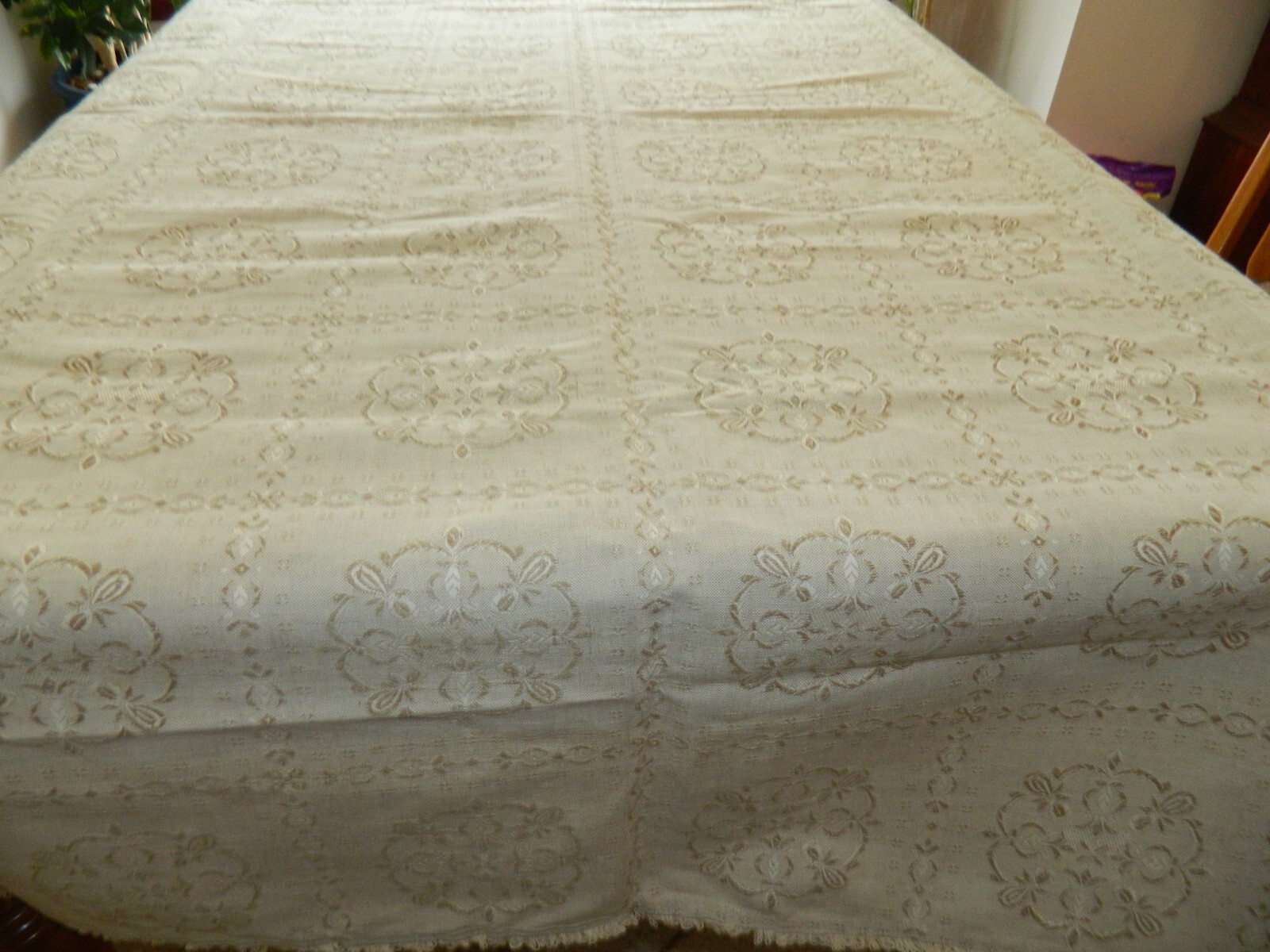 L-22 ELEGANT CREAM TAPESTY FRINGED TABLECLOTH 65 X 80 INCHES
