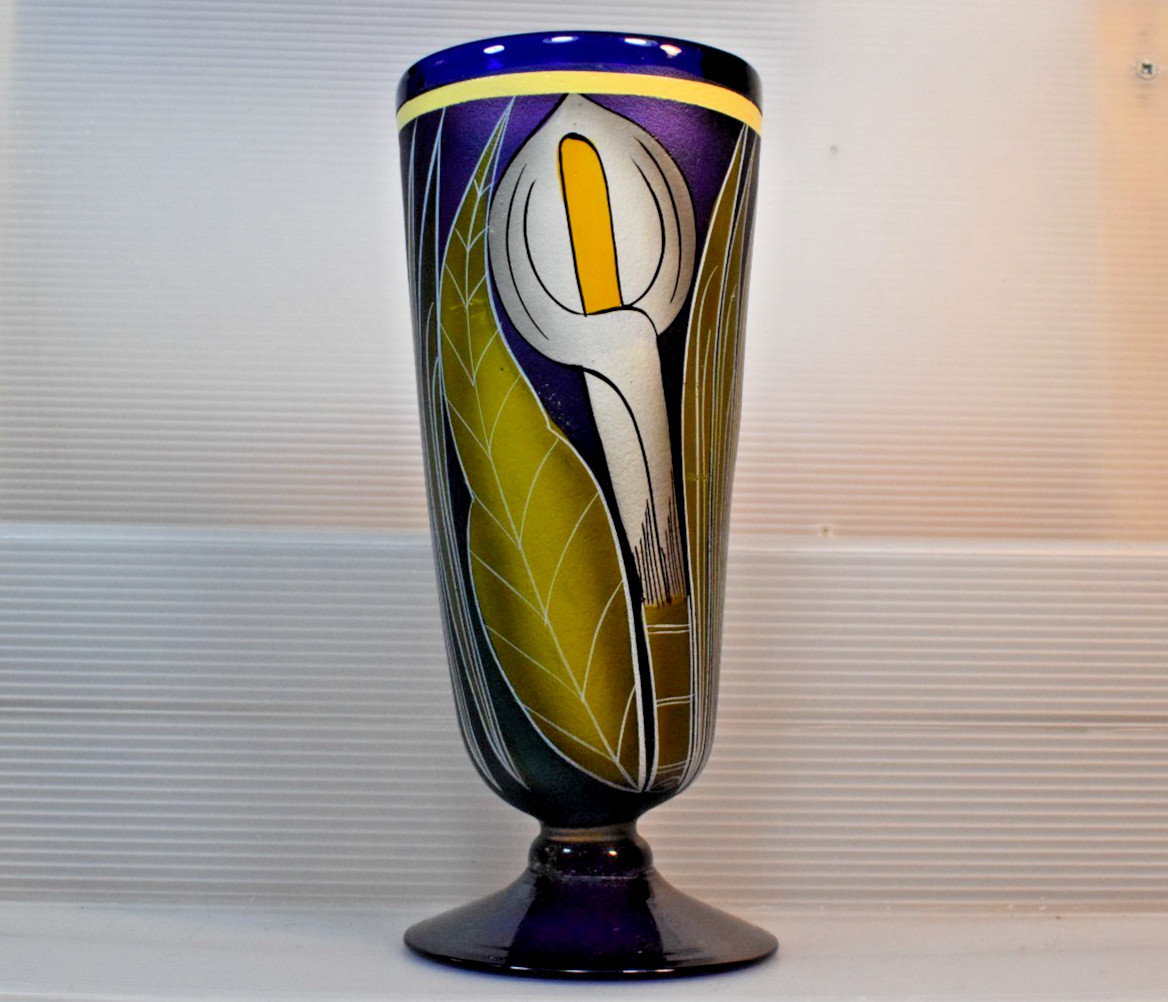 CALLA LILY INDEGO BLUE GLASS VASE STEM PEDESTAL HAND PAINTED ARTWORK 1.25 PINT
