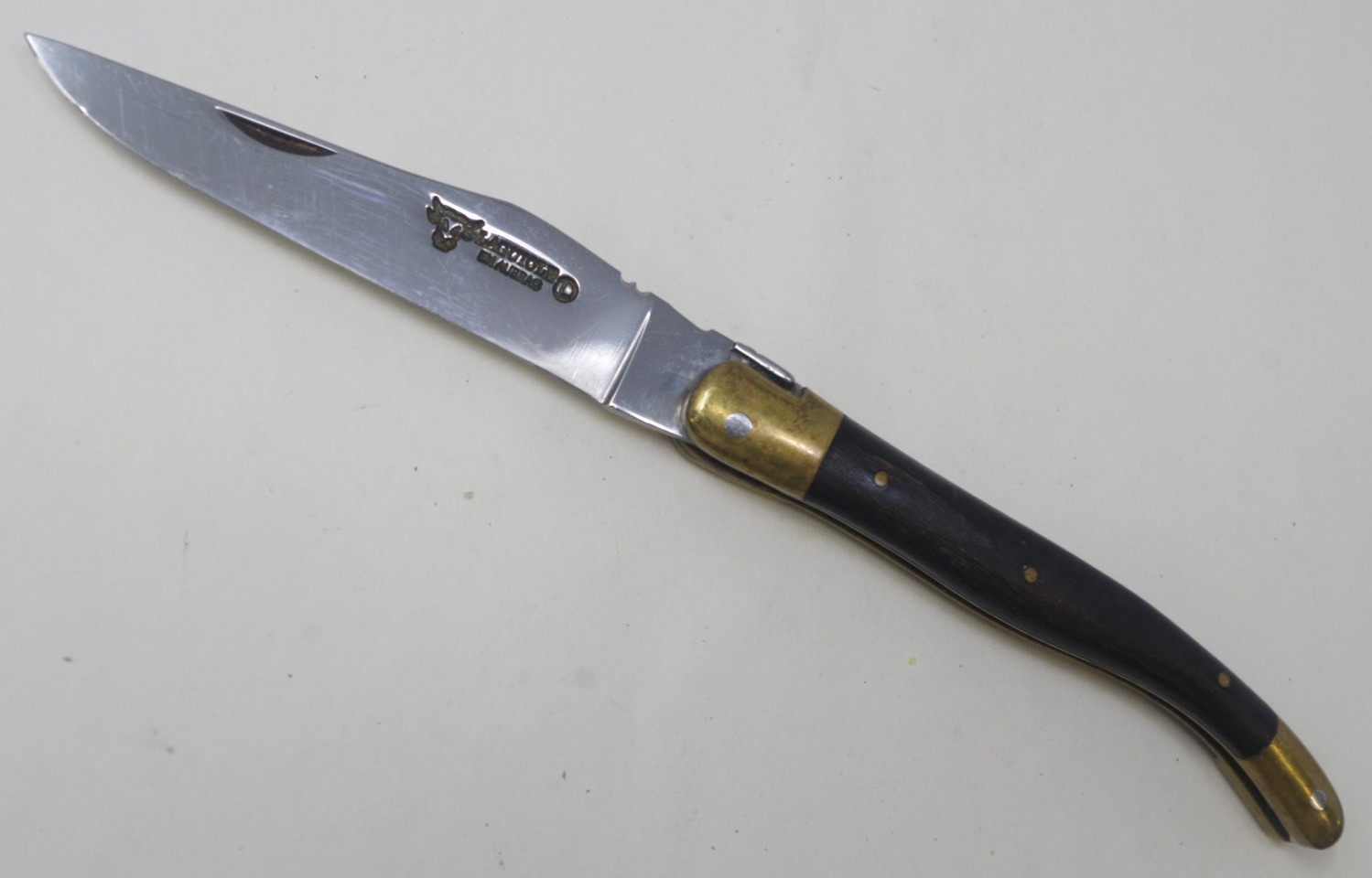 Rare Laguiole En Aubrac Pocket Knife Wood Handle France Bee 12C27 – TSA Auction
