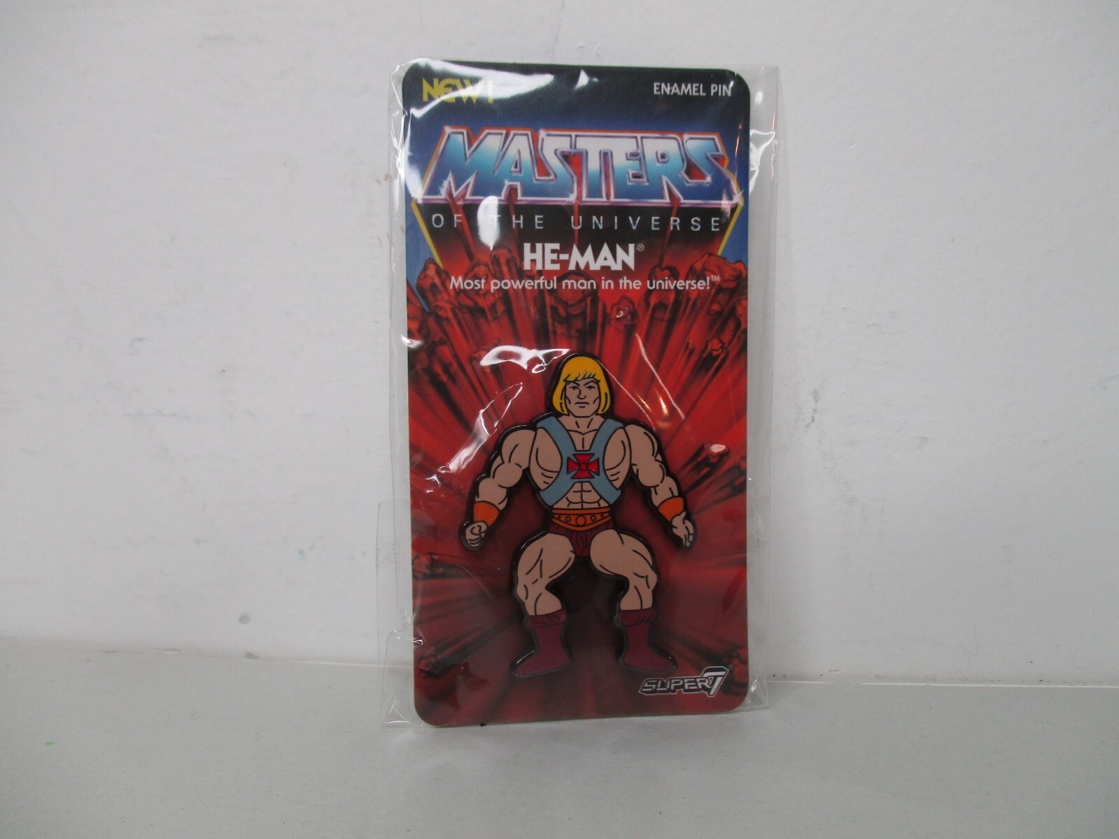SUPER7 MOTU MASTERS OF UNIVERSE HE-MAN EXCLUSIVE PIN POWER-CON NEW
