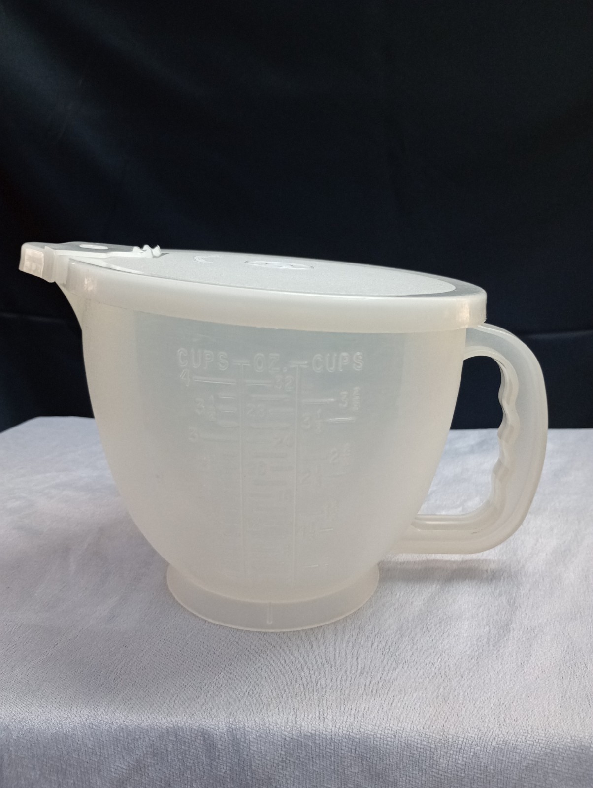 Vintage Tupperware 1288 Mix N Pour Measuring Bowl 4 Cup with lid
