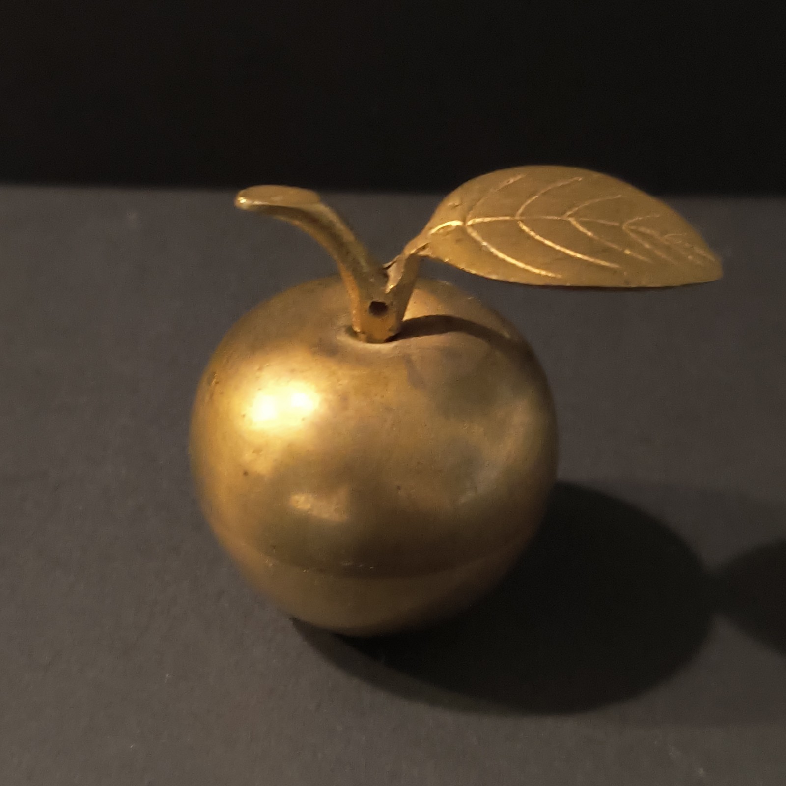 Vintage Brass Apple Paperweight Figurine Leaf Stem Desk Decor India 2″