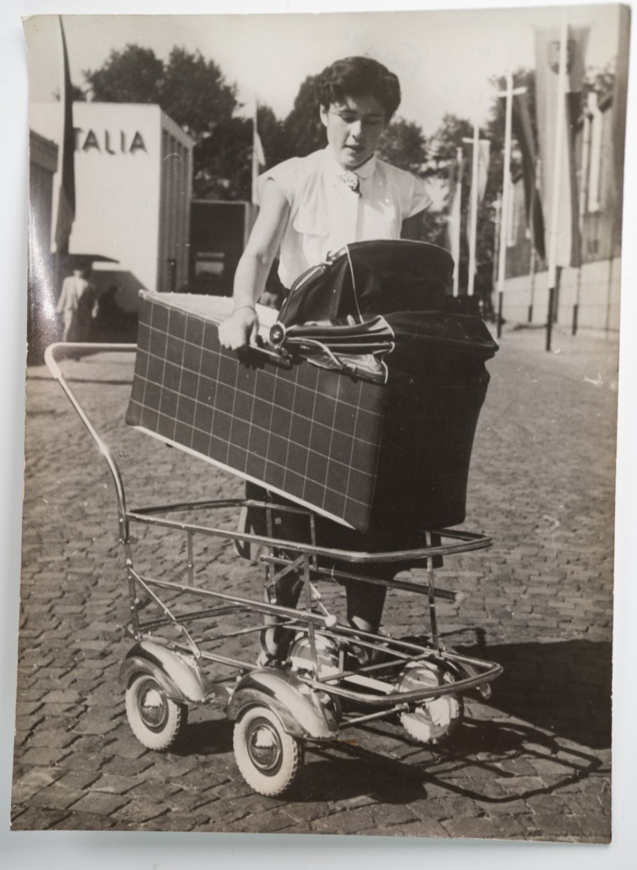 Press Photo France MAMAN 13X18cm 1950 Stamp Original Gelatin Silver Print
