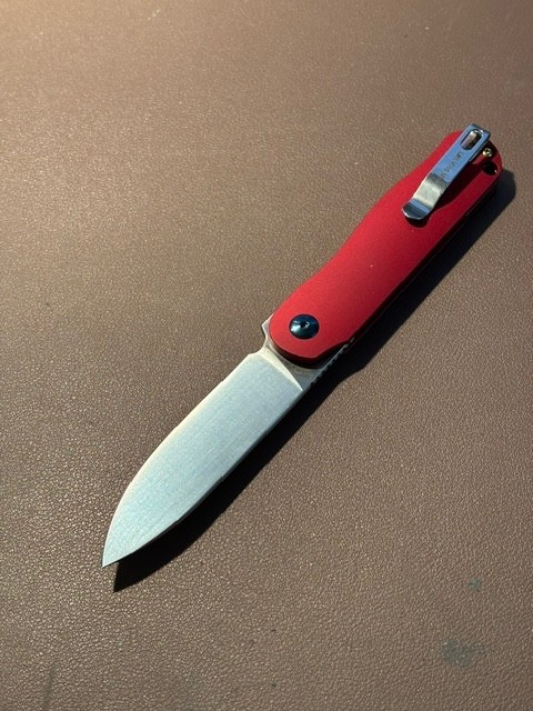 Kizer Lätt Vind Mini (Rare Limited Edition, red scales with no stripe) Read