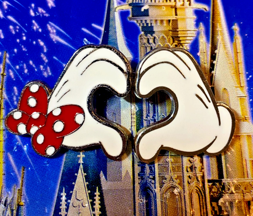 💘 Mickey & Minnie Mouse Heart Hands 2 Pin Set – Left Minnie Right Mickey 2 Pins