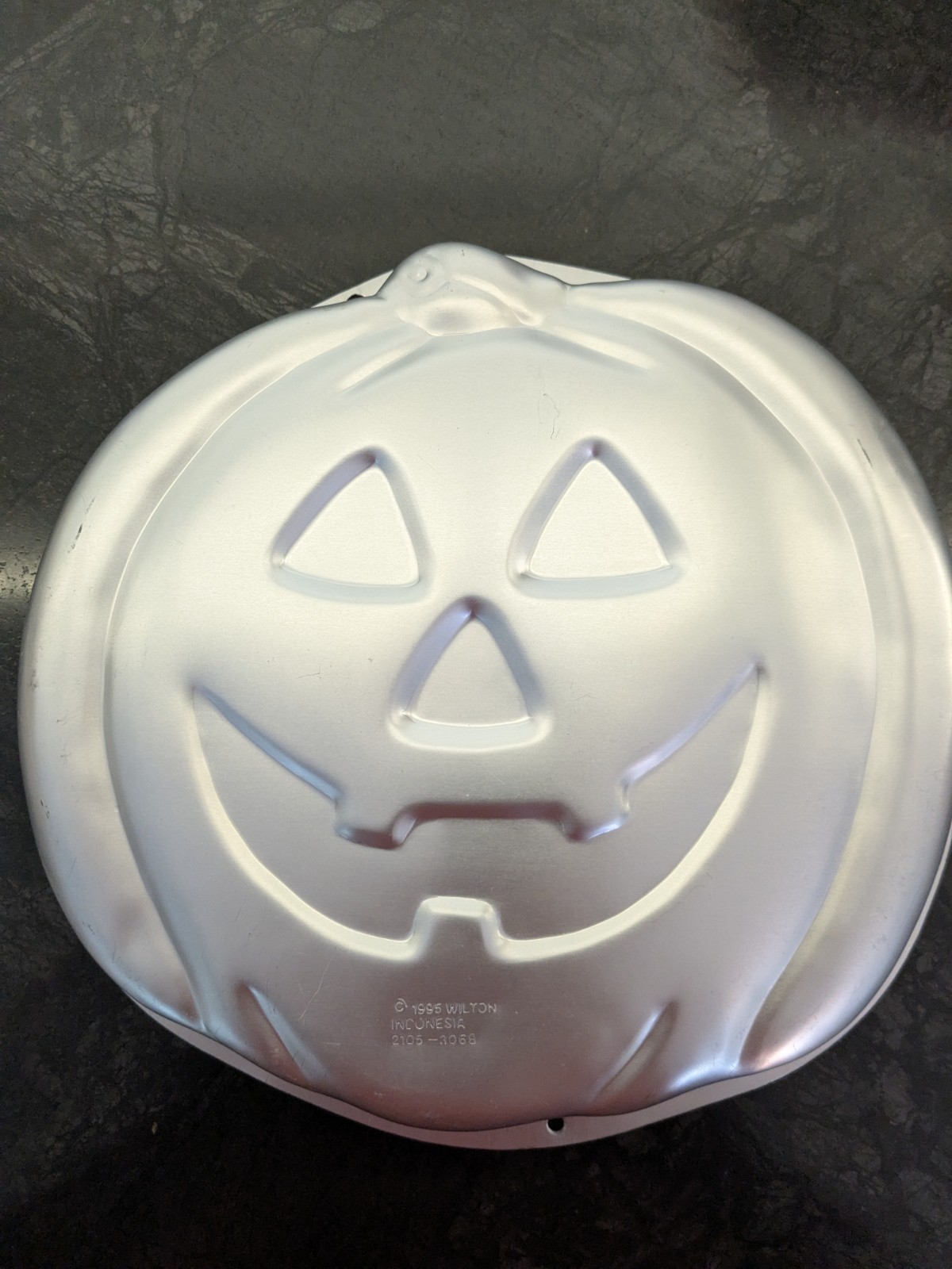 1995 Wilton Cake Pan 2105-3068 Halloween Jack-O-Lantern Pumpkin