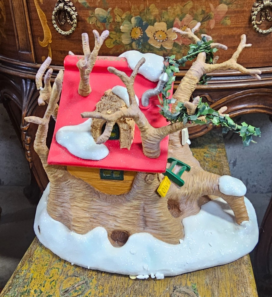 Department 56 Disney Winnie the Pooh “It Really Looks Like Christmas” tree House