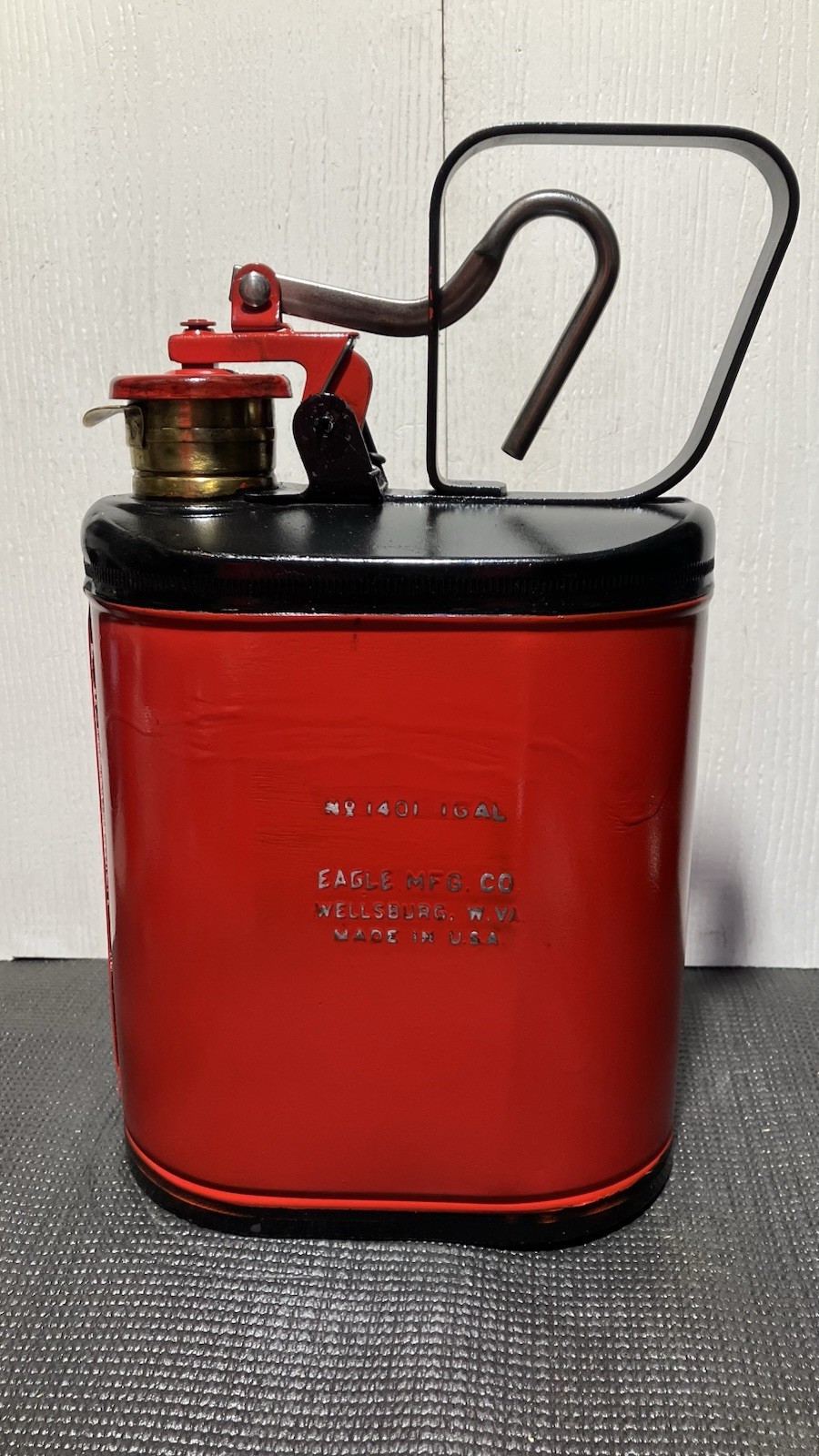 Vintage Eagle MFG No 1401 Gas Can, 1 Gallon