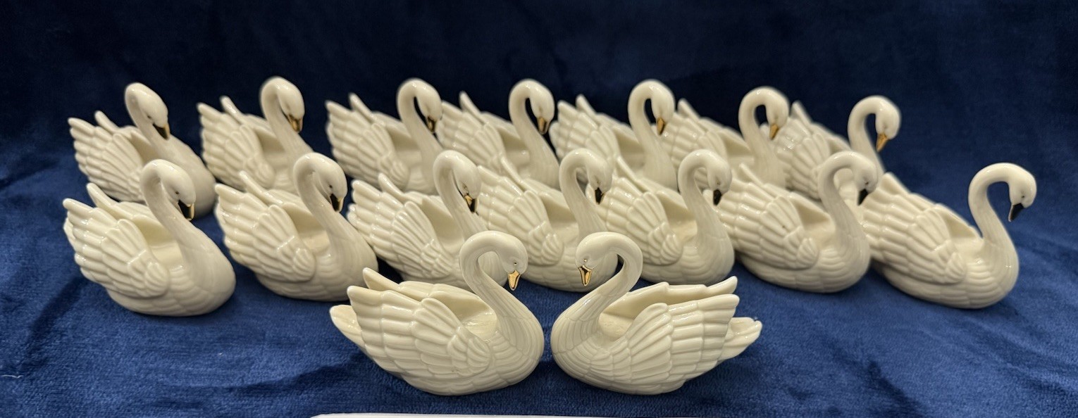Lenox Porcelain Swan Figurine with 24k Gold Beaks & Trim