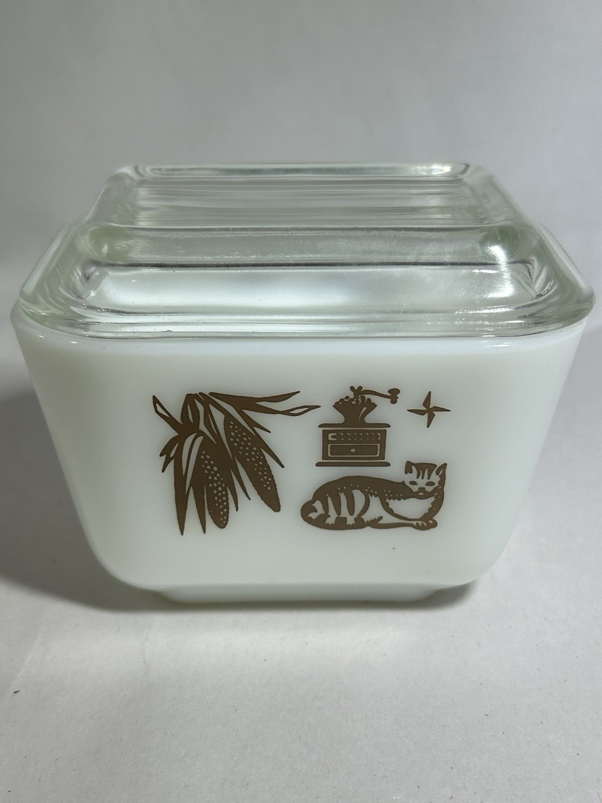 Vintage Pyrex 1 1/2 Cup Early American Refrigerator Dish with Lid USA Collect