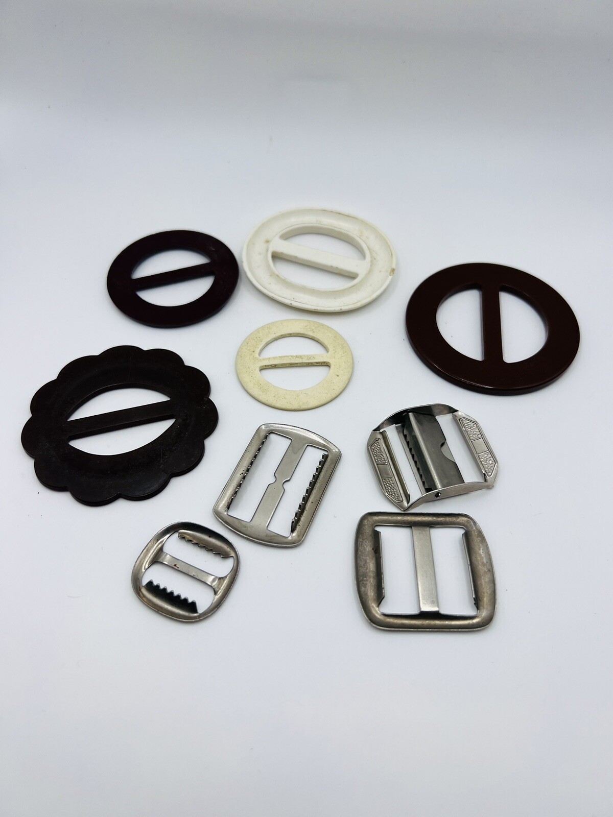 9 VINTAGE BELT BUCKLES SEWING NOTIONS PLASTIC AND METAL WITH TEETH