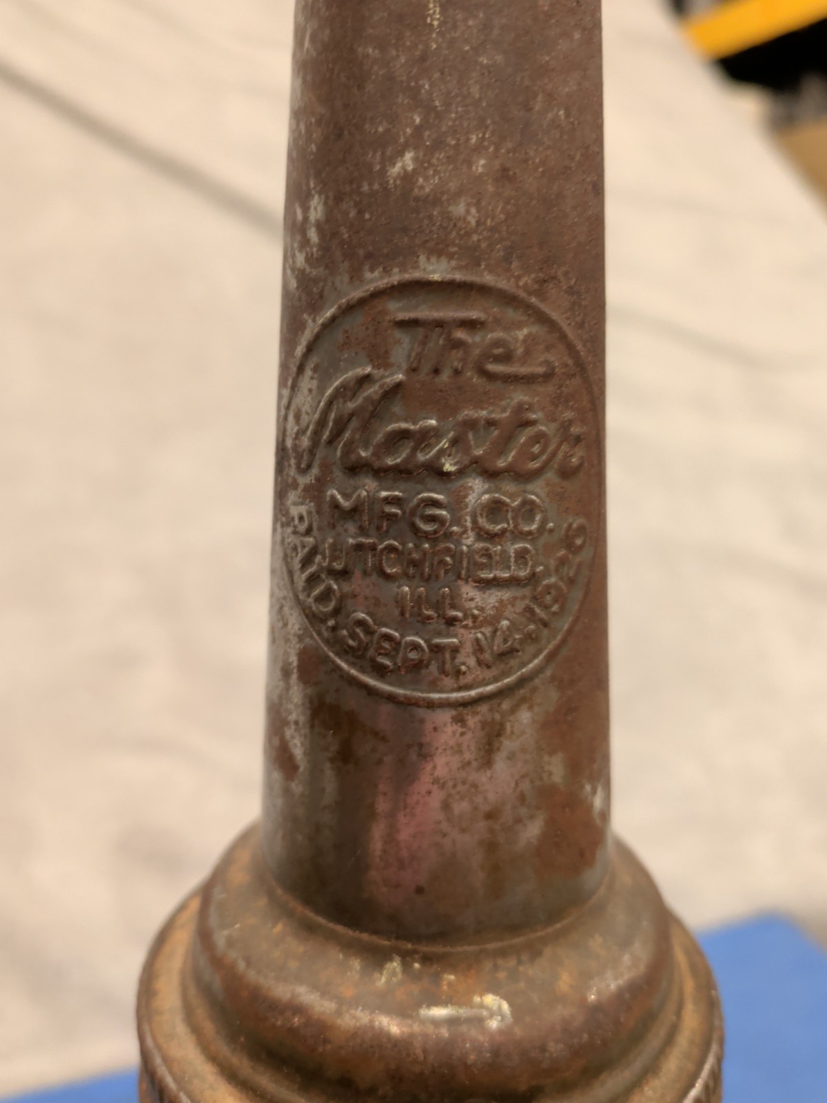 Antique Master Mfg Co 1 Quart Glass Motor Oil Bottle Metal Spout