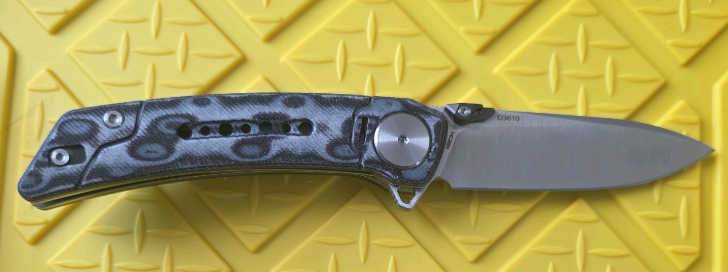 Dream Tech D3610MG Folding Knife Stainless Steel Black & White Handle