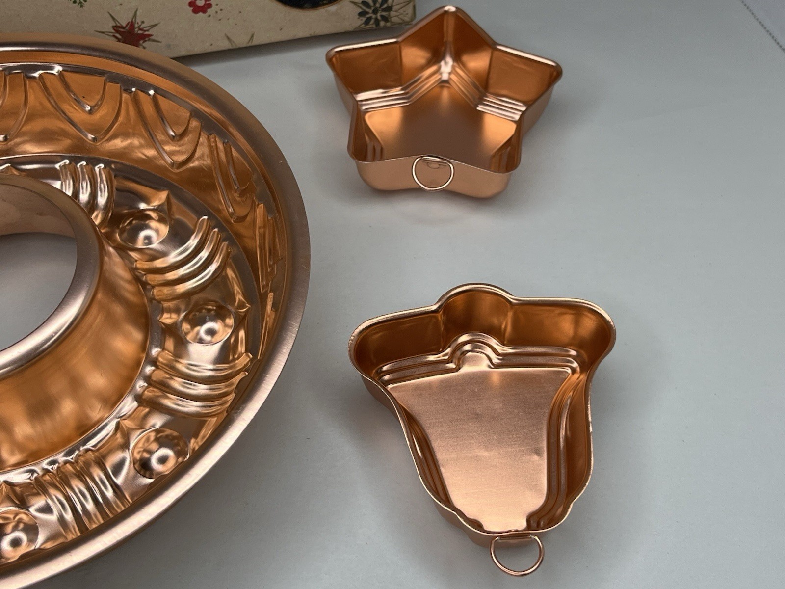 Vintage Mirro Finest Copper Tone Mold Set Of 5 Christmas Wall Plaques USA Made