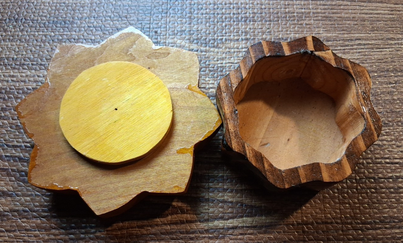 Wooden Handcrafted Flower shape Brown Trinket Round Box 4″x2″
