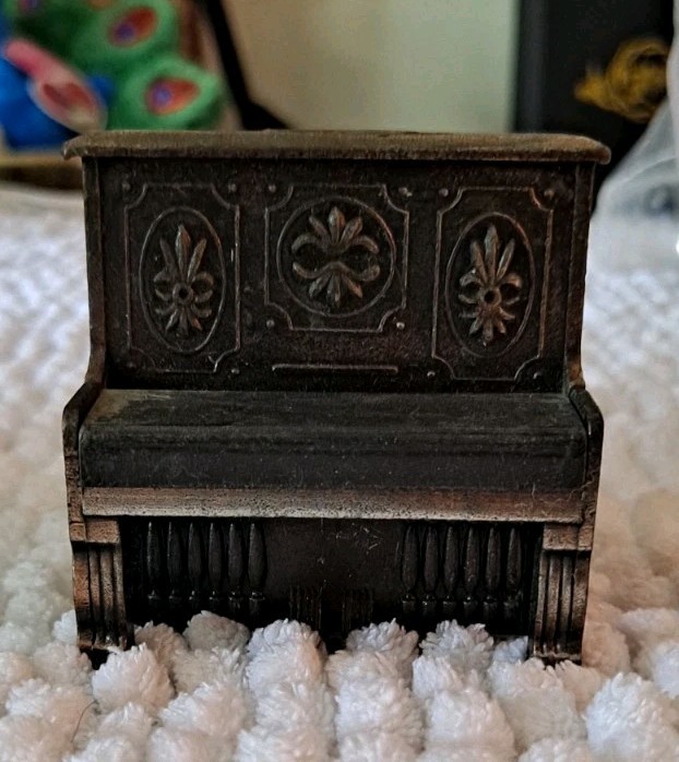 Vtg Die Cast Metal Piano Dollhouse Miniature Pencil Sharpener 2″ Tall Hong Kong